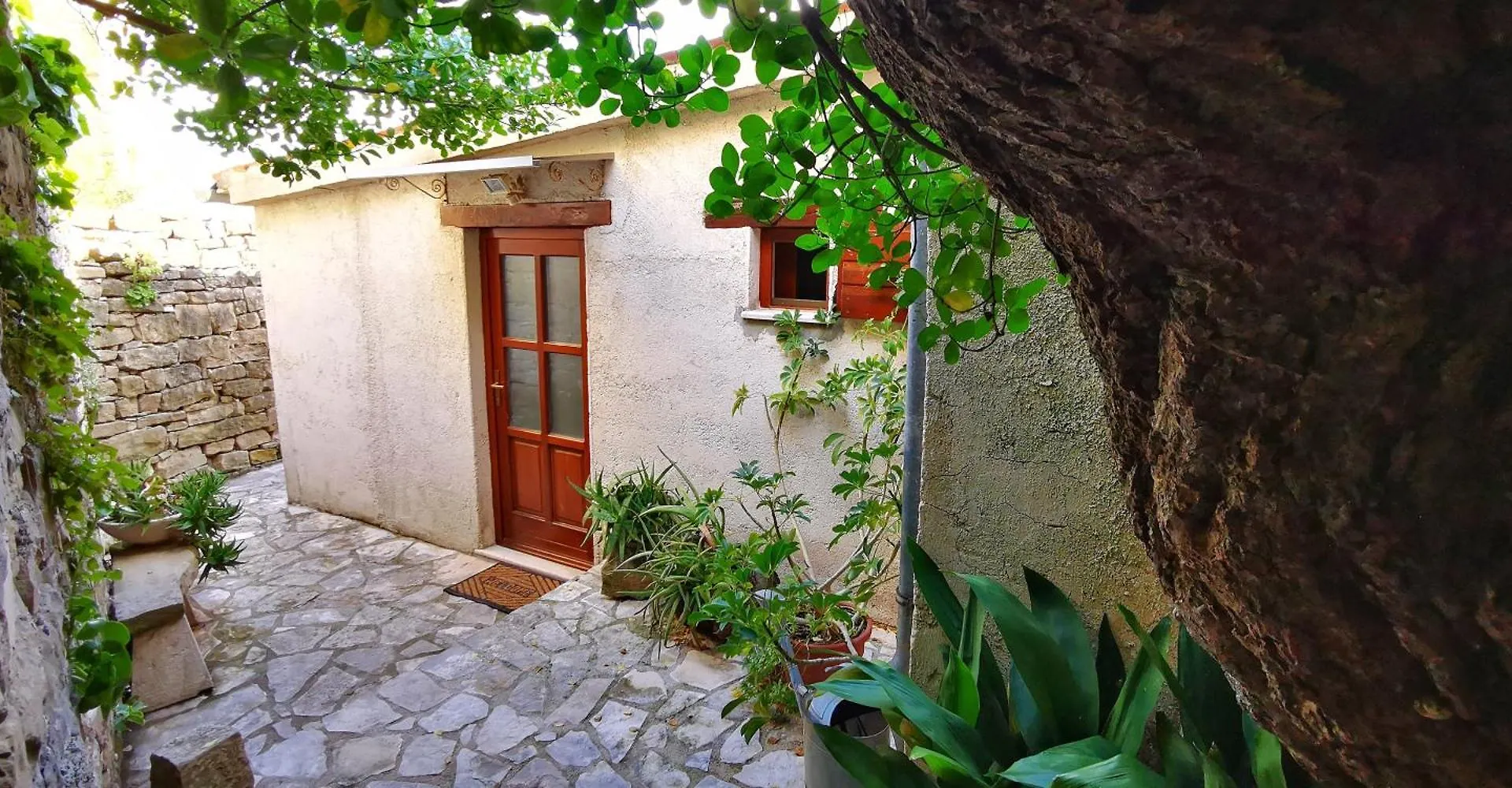 Studio Apartment Belvedere Groznjan Croatia