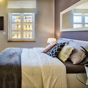 Parkside With Free Parking , Pola Croazia